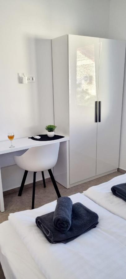 Dinary Apartman วีร์ ภายนอก รูปภาพ