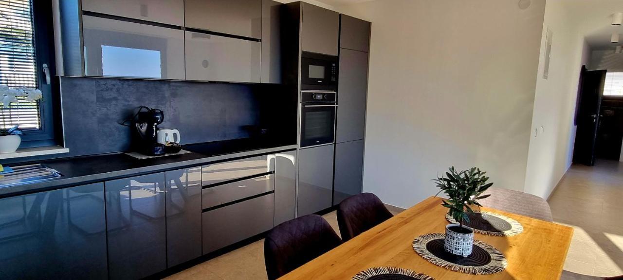 Dinary Apartman วีร์ ภายนอก รูปภาพ